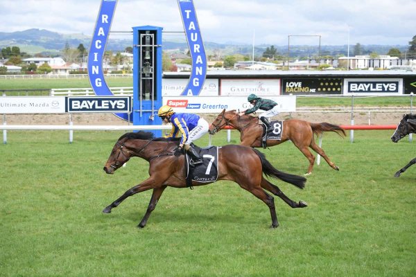 Trial star debuts in style